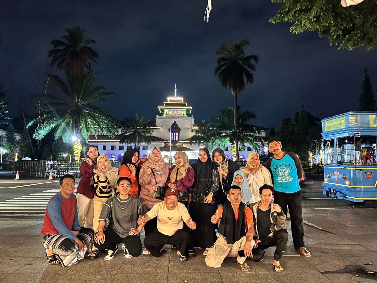 FOTO DI DEPAN GEDUNG SATE BANDUNG